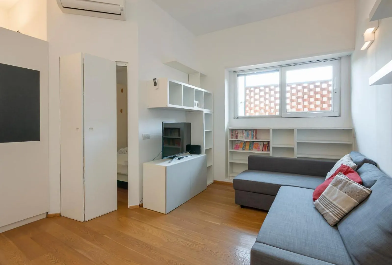 Sant'Agostino-Centro Near M2 Apartment Milan